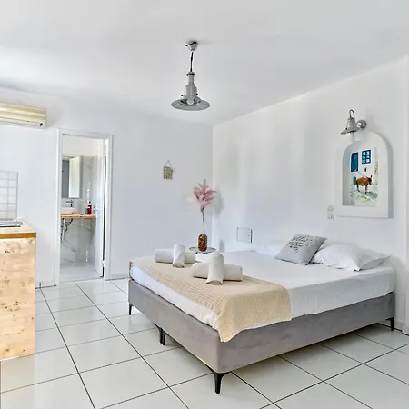 Fyrogenis Palace מלון דירות 4*