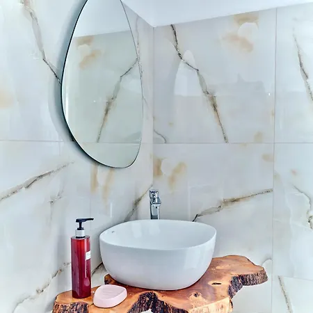 מלון דירות Fyrogenis Palace 4*