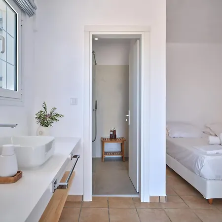 מלון דירות Fyrogenis Palace 4*