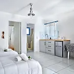 מלון דירות Fyrogenis Palace 4*