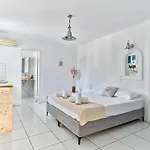 Fyrogenis Palace מלון דירות 4*